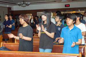  금요찬양집회 'The Call'