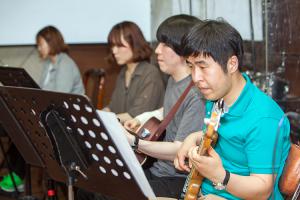  금요찬양집회 'The Call'