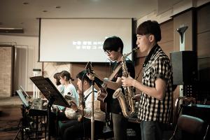  금요찬양집회 'the call'