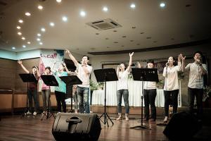  금요찬양집회 'the call'