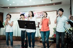  금요찬양집회 'the call'